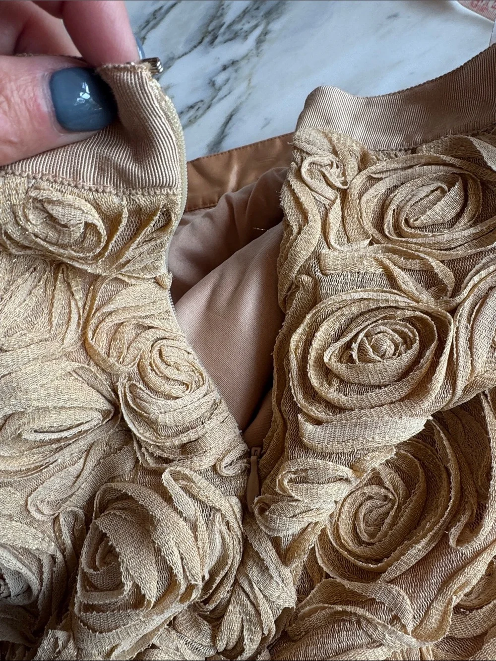 Banana Republic Rosette Applique’ Gold Floral Pencil Skirt Women’s 8 NWT